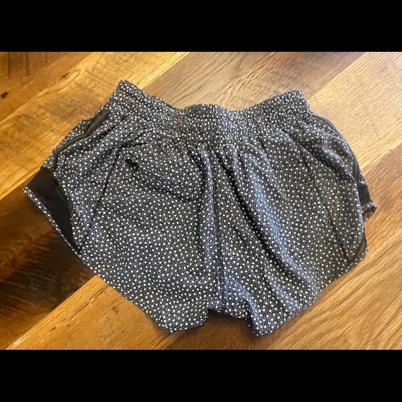 Lululemon Hotty Hot Shorts - Frozen Fizz, Sz 4 - Picture 3 of 16